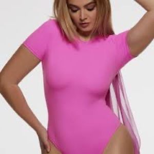 HOT 🥵 PINK 💖 SKIMS Fits Everybody T-shirt Bodysuit
